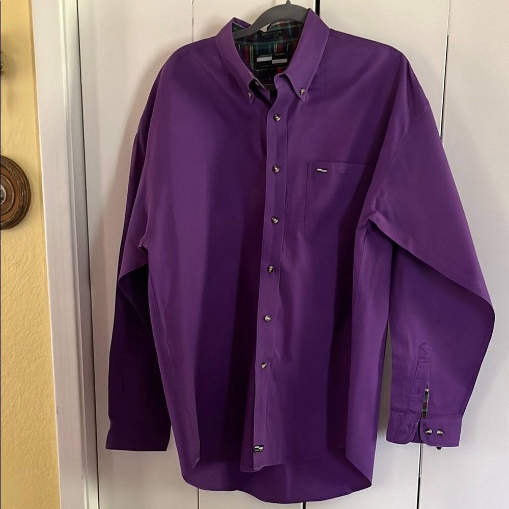 Vibrant Purple Casual Button Down Shirt with Long Sleeves